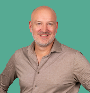 Portretfoto van Mark Leenhoven Sales Manager Foodservice & E-commerce bij Delta Wines